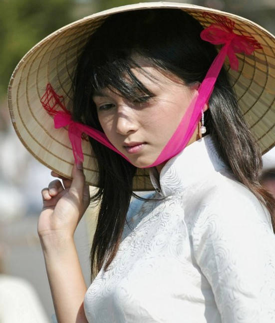 香烟烟雾中的女人